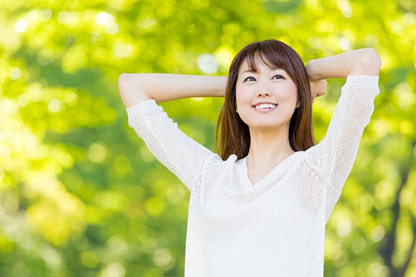 リラックスする女性